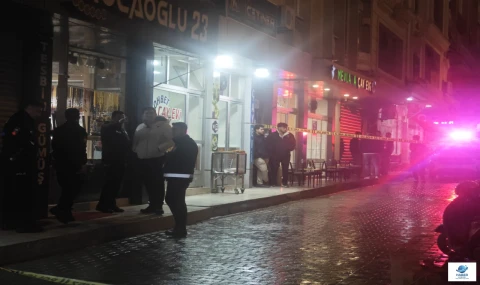 Elazığ’da Cadde Ortasında Kurşun Yağmuru: 6 El Ateş, Tentede Kurşun İzleri!