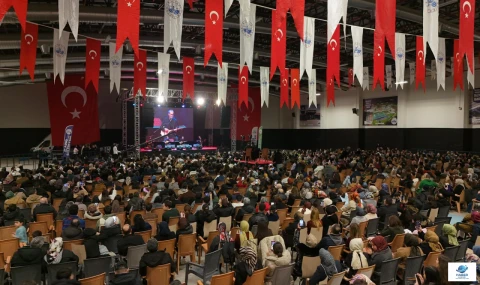 Elazığ'da Kadınlar Günü'ne Özel Türkü Şöleni: Cengiz Özkan ve Nağme-i Harput Sahne Aldı