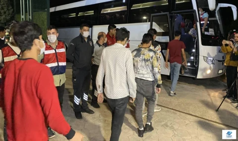 Göçmen Kaçakçılığına Büyük Darbe: 2 Organizatör Ve 101 Düzensiz Göçmen Yakalandı