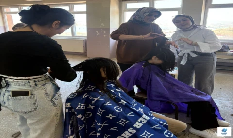 Minik Kalplere Bayram Sürprizi: Kuaför Kursiyerlerinden Okulda Anlamlı Hizmet