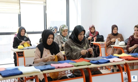 Engelli bireylerin annelerine örgü kursu