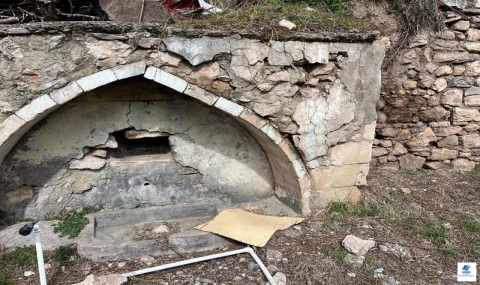 Önce Suyu Kurudu, Şimdi Yıkılmayı Bekliyor