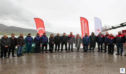 Uzunçayır Baraj Gölü'nde 1,5 Milyon Yavru Alabalık Suya Bırakıldı