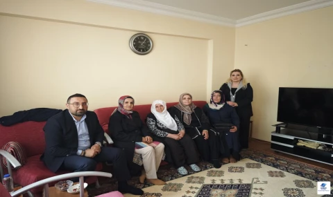 AK Parti’den Anlamlı Hane Ziyareti: Büyükler Unutulmadı
