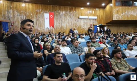 Bakan Yardımcısı Boyraz, Fırat Üniversitesi'nde öğrencilerle buluştu