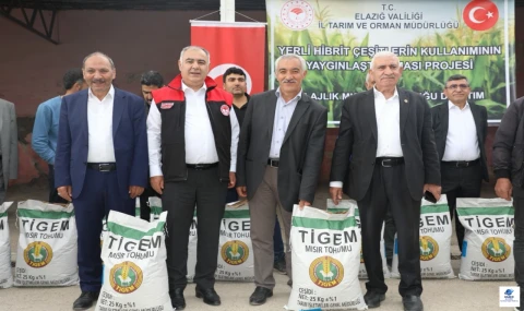 Elazığ’da üreticilere  yerli hibrit silajlık mısır tohumu verildi