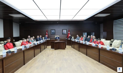 Türkiye şampiyonu genç sporcular Vali Hatipoğlu'nu ziyaret etti