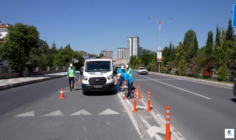 "Asfalt tan sonra Sıra Çizgi ve Yaya Geçidi İşaretlemelerine Geldi