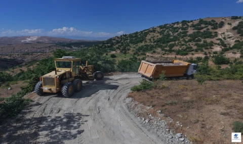 Elazığ İl Özel İdaresi'nin Üçağaç Köyü Omolar Mezrası Yolundaki Çalışmaları Hız Kesmiyor