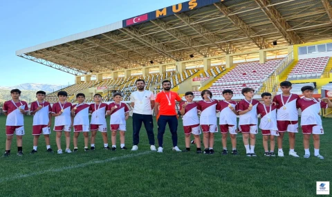 Elazığ'ın Gururu: ANALİG Futbol Takımı Grubunu Lider Tamamlayarak Yarı Finale Yükseldi