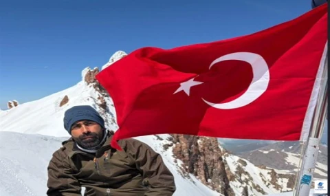 Elazığlı Dağcı Tarık Aksakal Erciyes Zirvesi'nde
