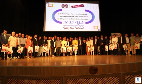 Fırat Üniversitesi'nde Akademik Başarılar Ödüllendirildi