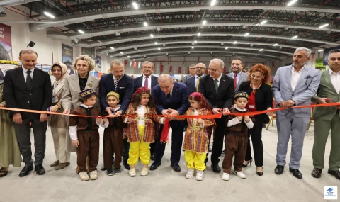 Vali Hatipoğlu, Dilimizin Zenginlikleri Projesi "Yıl Sonu Şöleni"nde öğrencilerle buluştu