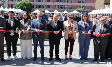 Vali Hatipoğlu ve Eşi, Hayat Boyu Öğrenme Haftası Açılışına Katıldı