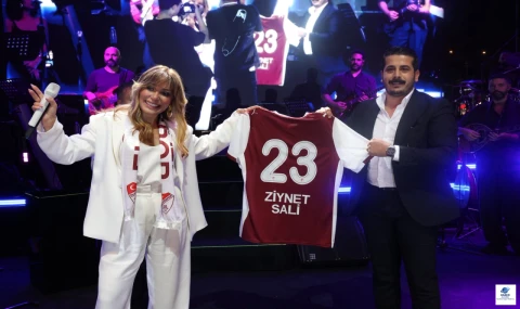 Elazığspor'dan Ziynet Sali'ye Forma ve Atkı