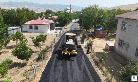 Karınca Köyü'nde Asfalt İyileştirme Çalışmaları Aralıksız Sürüyor