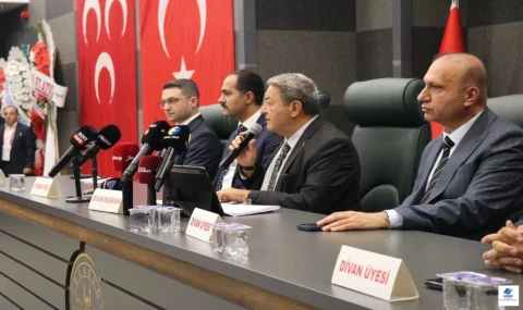 MHP’ de Bayrak Değişimi: Merkez İlçe Başkanlığı’na Onur Köseli Seçildi