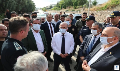 Vali Hatipoğlu Yangın Bölgesinde: "İlk Tespitlere Göre 5 İşçimiz Hafif Düzeyde Yaralandı"