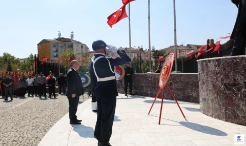 Elazığ'da 19 Eylül Gaziler Günü Dolayısıyla Çelenk Sunma Töreni Gerçekleştirildi