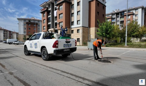 Elazığ Belediyesi'nden Halk Sağlığı İçin Kesintisiz İlaçlama Çalışması