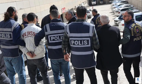 Elazığ'da Park Halindeki Araca Silahlı Saldırı: 5 Şüpheli Gözaltına Alındı