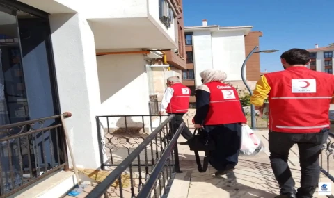 Kızılay Elazığ Kadın Kolları'ndan Duygulandıran Ziyaret: Yeni Doğan Bebeğe "Tuna" İsmi