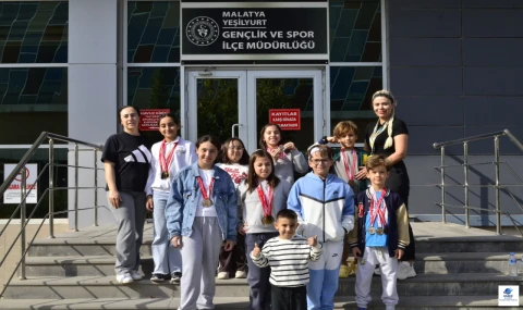 Malatya Yüzme Şenlikleri’nde Elazığlı Sporculardan Büyük Başarı
