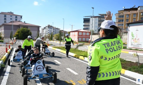 Minik Öğrencilere Trafik Eğitimi