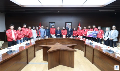 Vali Hatipoğlu, TEKNOFEST 2026 Türkiye Şampiyonu EGM Mavera Marine Takımını Ağırladı